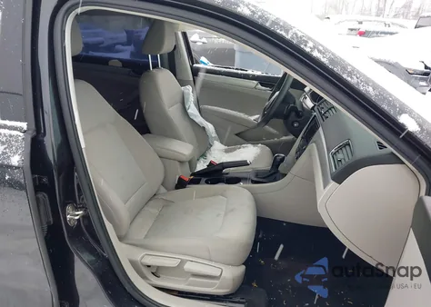 2018 Volkswagen Passat 2.0T R-Line/2.0T S из США, поврежденный, VIN 1VWAA7A35JC031261